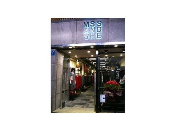 miss and she女装店铺展示