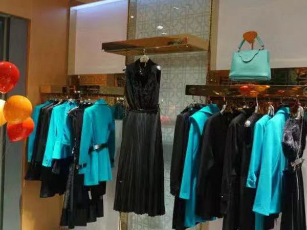 B.C.VOGA女装店铺展示