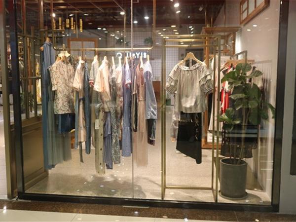 秋熠女裝店鋪展示