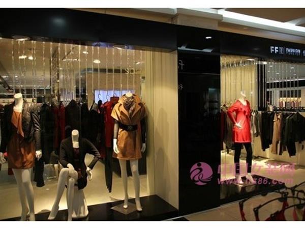 恒裳女装店铺展示