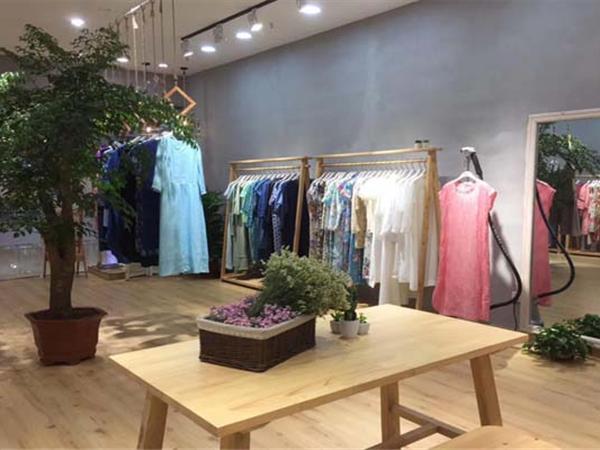 布符女装店铺展示