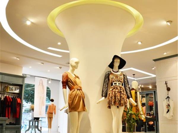 雪凡妮女裝店鋪展示