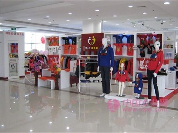 2+1亲子装女装店铺展示