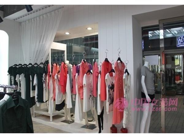 瑶利安绮女装店铺展示