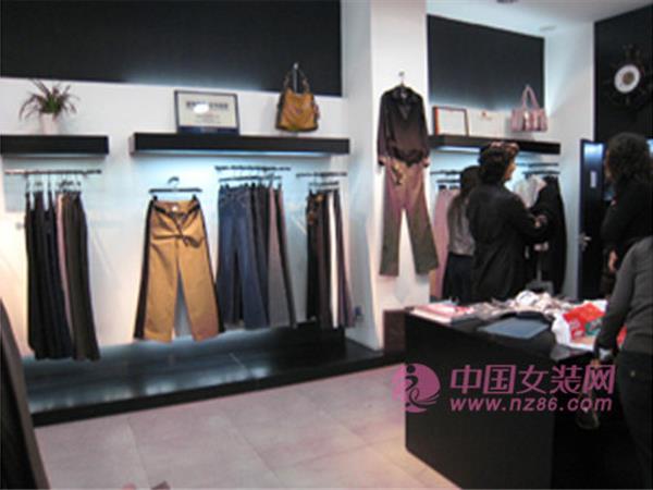 金澳开女装店铺展示