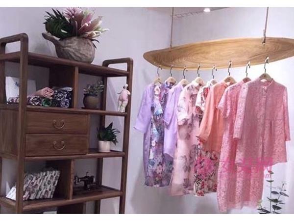 布符女装店铺展示