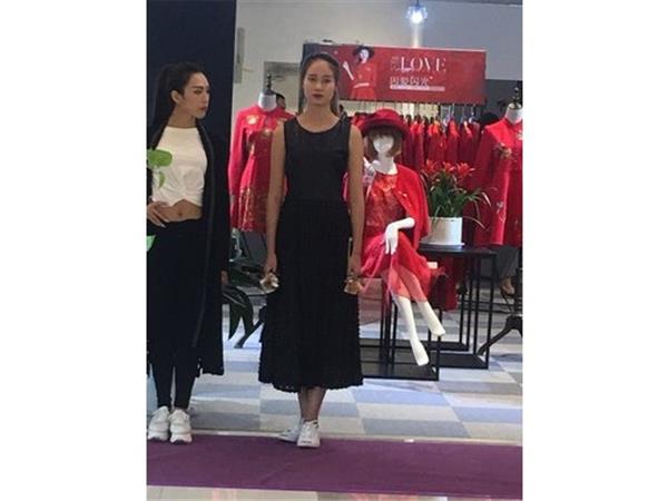 洛卡女装店铺展示