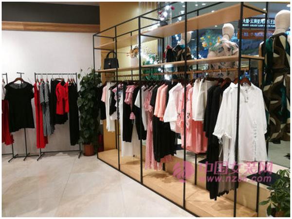 嘉文兰迪女装店铺展示