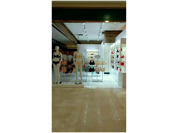 名之品创女装店铺展示