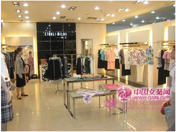 依达利-米兰女装店铺展示