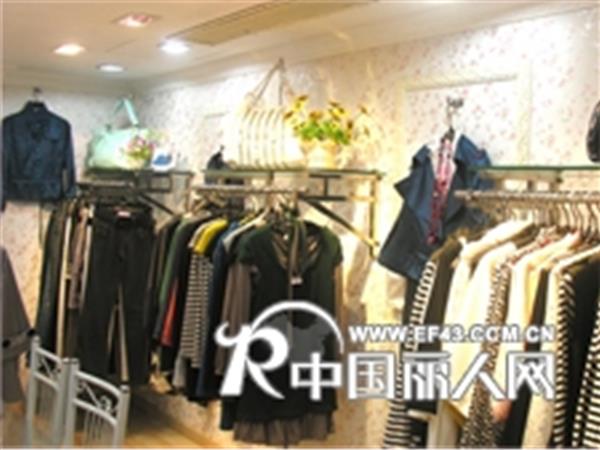 甜美女孩女装店铺展示
