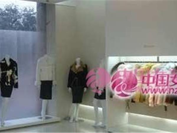 依诺莎女装店铺展示