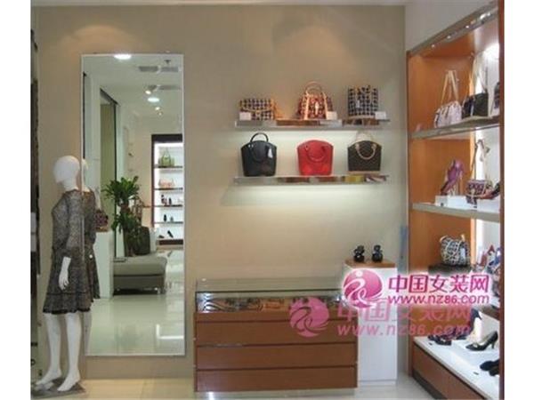 美珂欧兰女装店铺展示