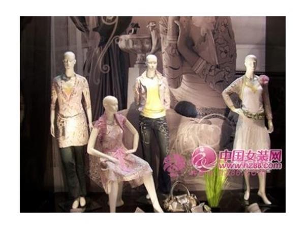 蒙乐丝女装店铺展示