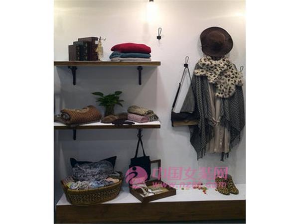 摩妃儿女装店铺展示