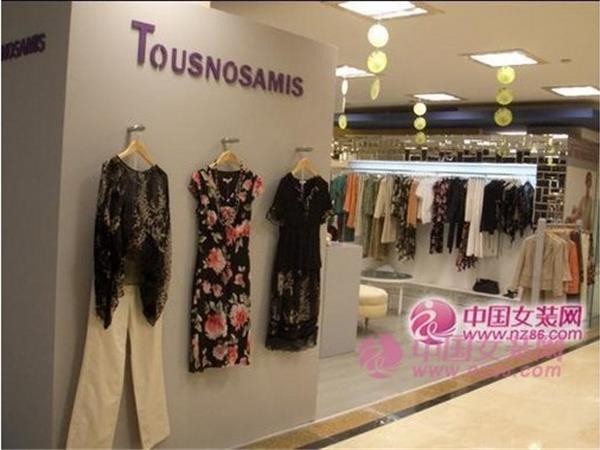德诺家意女装店铺展示