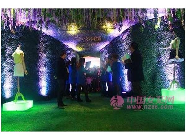 质感女装店铺展示