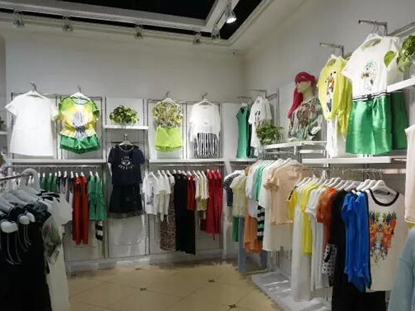 紫蒂菲儿女装店铺展示