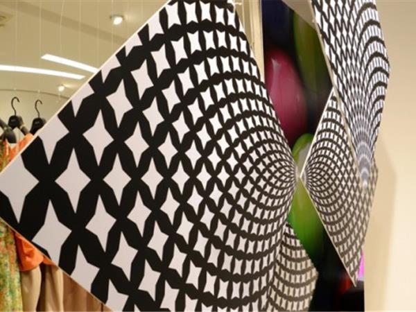 雪凡妮女裝店鋪展示