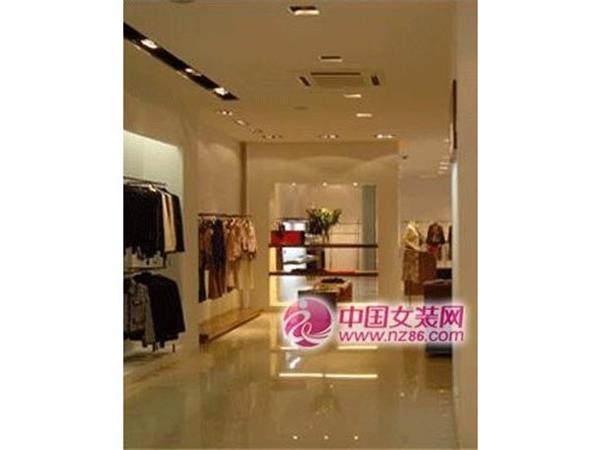 名师帛女装店铺展示