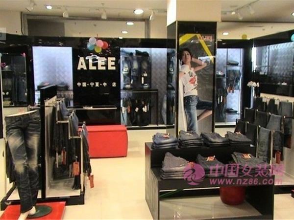 一族女装店铺展示