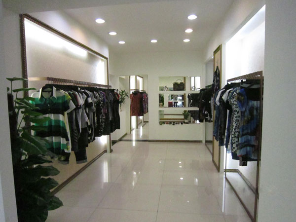 圣地亚SANTIA女装店铺展示