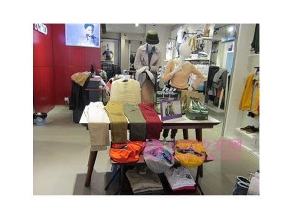 盈彩美地女装店铺展示