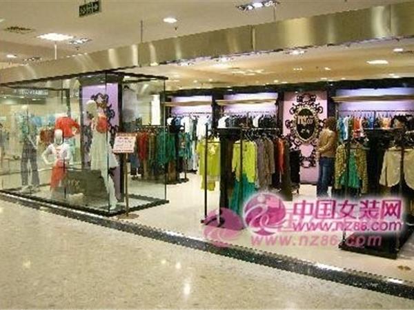 摩登彩意女装店铺展示