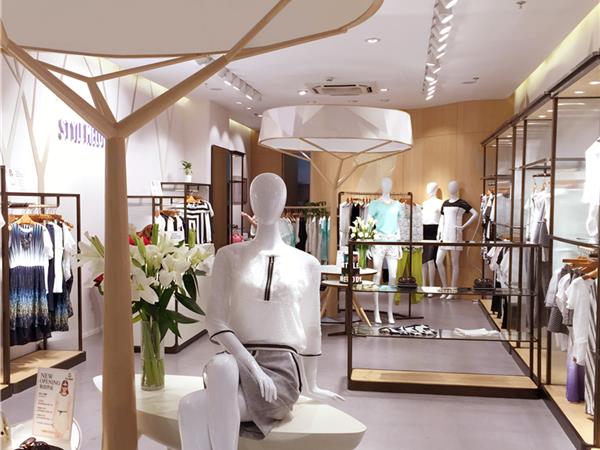 創(chuàng)迎服飾女裝店鋪展示