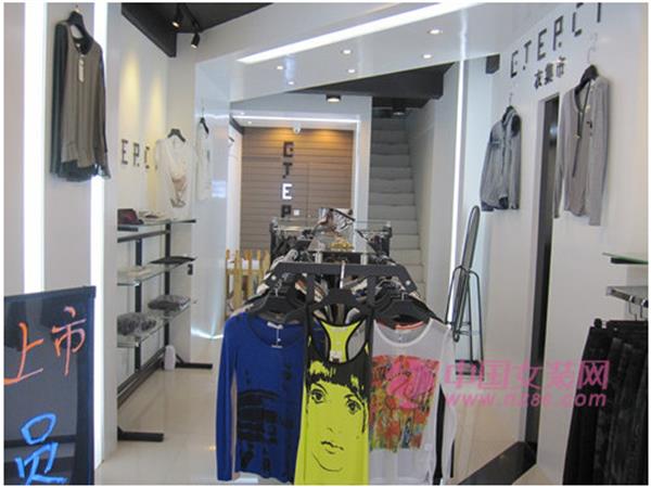 依集氏女装店铺展示