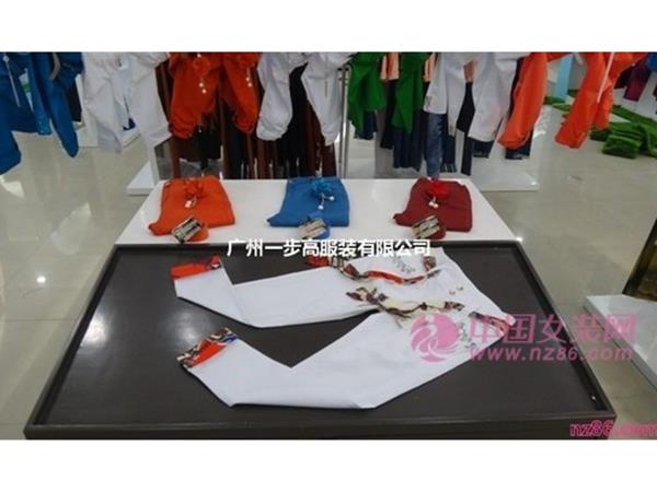 一步高女装店铺展示 一步高女装店铺展示