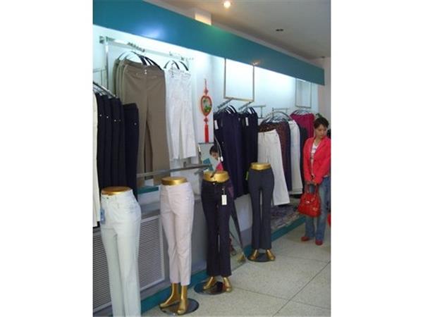 澳开博莱斯女装店铺展示