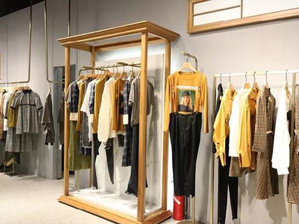 秋熠女裝店鋪展示