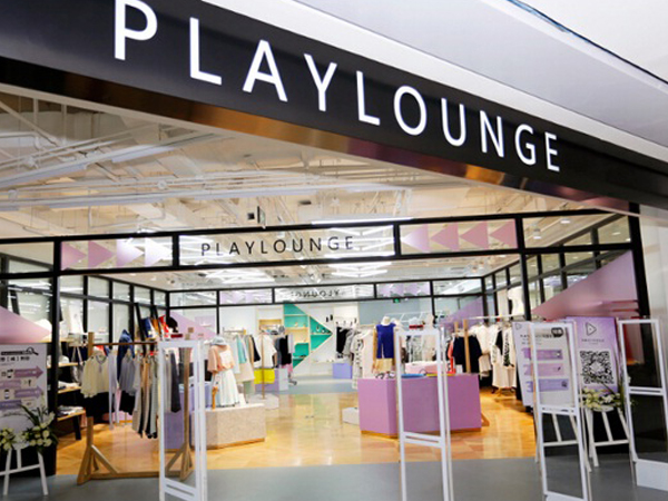 PLAY LOUNGE女装店铺展示