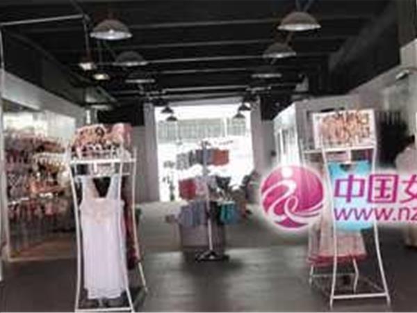 歌玛诗女装店铺展示