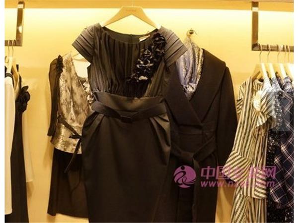 怡佳咏女装店铺展示