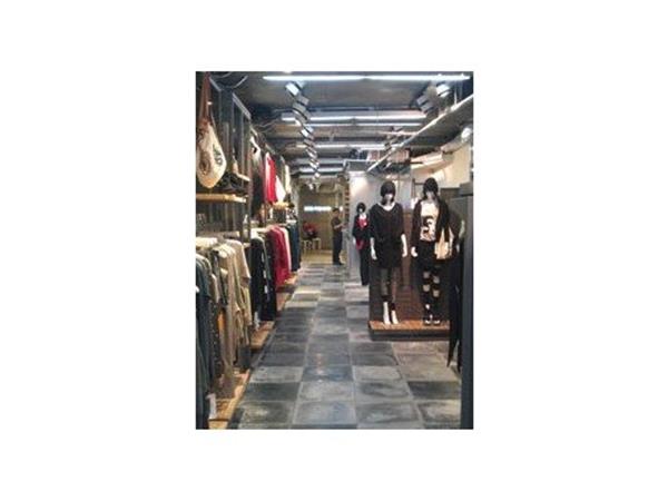 miss and she女装店铺展示