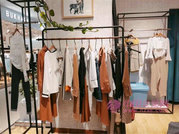 忆雨澜女装店铺展示