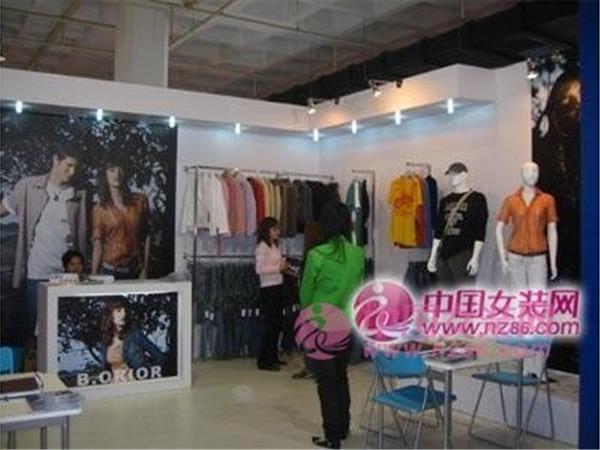 比奥利女装店铺展示