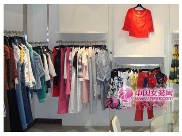 优仙蒂女装店铺展示