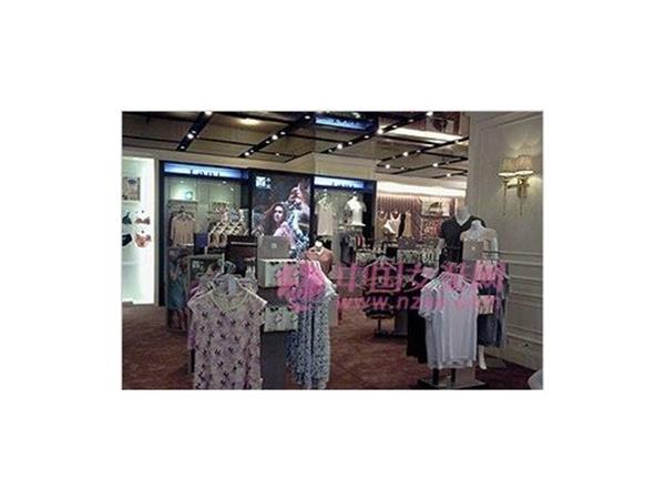 亭宜女装店铺展示