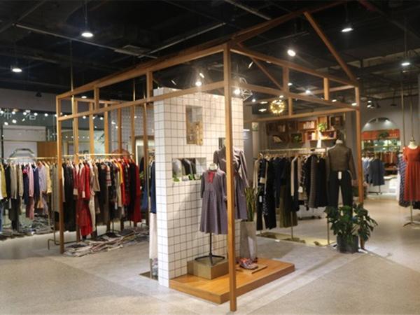 秋熠女裝店鋪展示