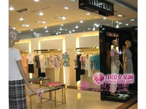 依达利-米兰女装店铺展示