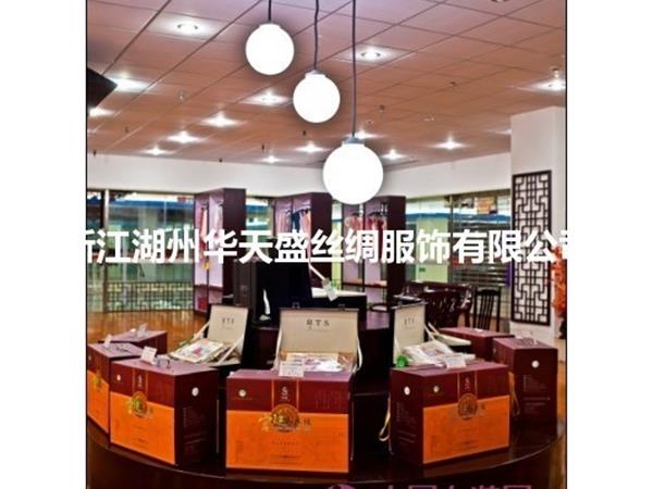 华天盛女装店铺展示