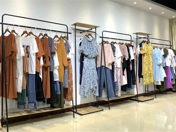 嘉瑞女装店铺展示