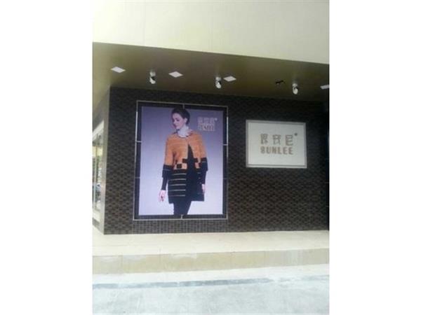 思安尼女装店铺展示