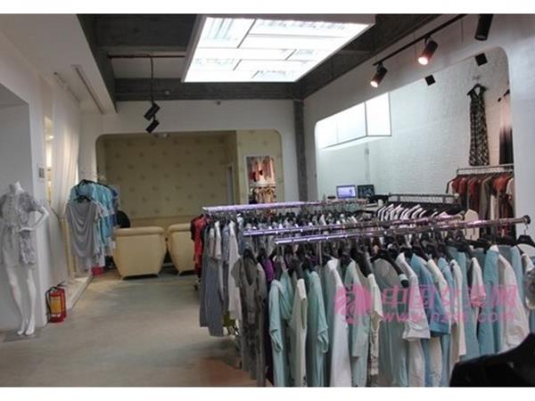 瑶利安绮女装店铺展示