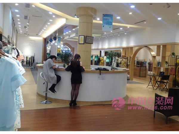 辛波斯卡女装店铺展示