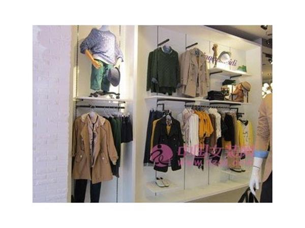 盈彩美地女装店铺展示