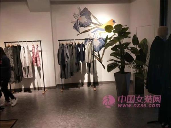 因取女装店铺展示 因取女装店铺展示